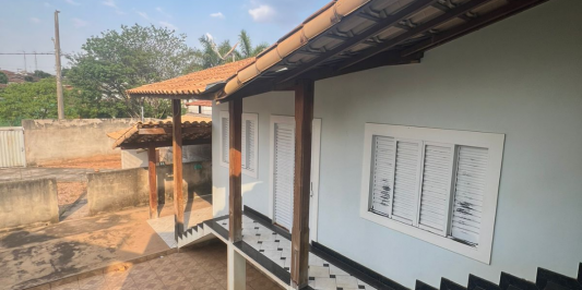CASA Á VENDA EM CAETANÓPOLIS 