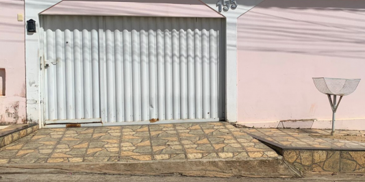 CASA À VENDA EM CAETANÓPOLIS/MG
