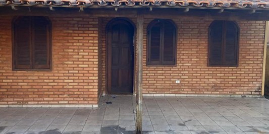 CASA Á VENDA EM PARAOPEBA/MG