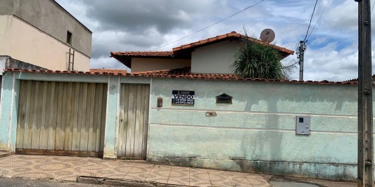 CASA Á VENDA EM PARAOPEBA/MG